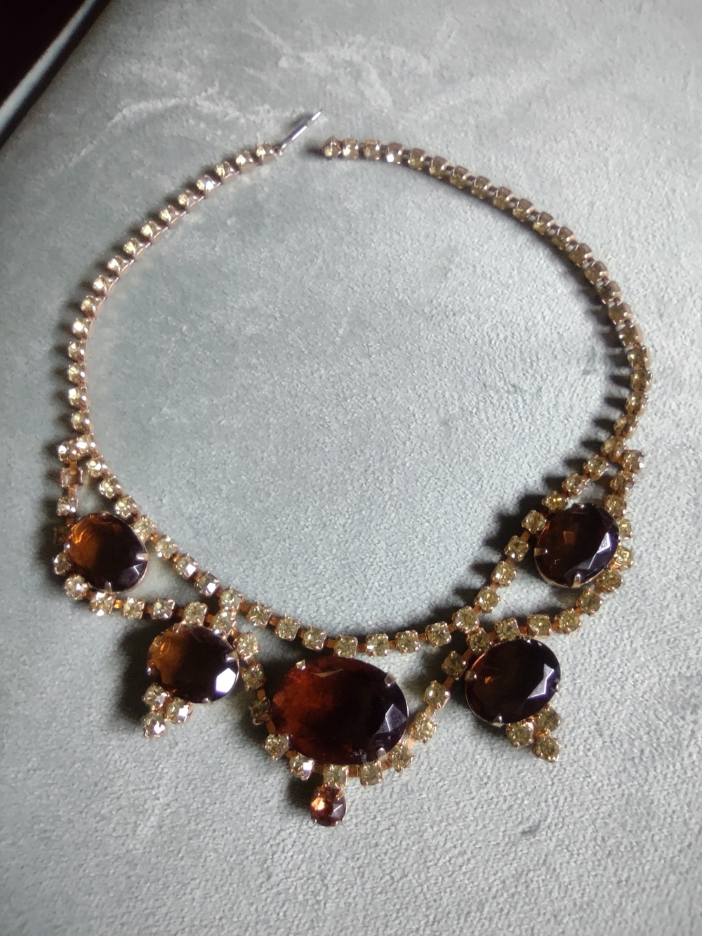 Elegant Gold-Tone Necklace with Yellow And Amber Rhinestone